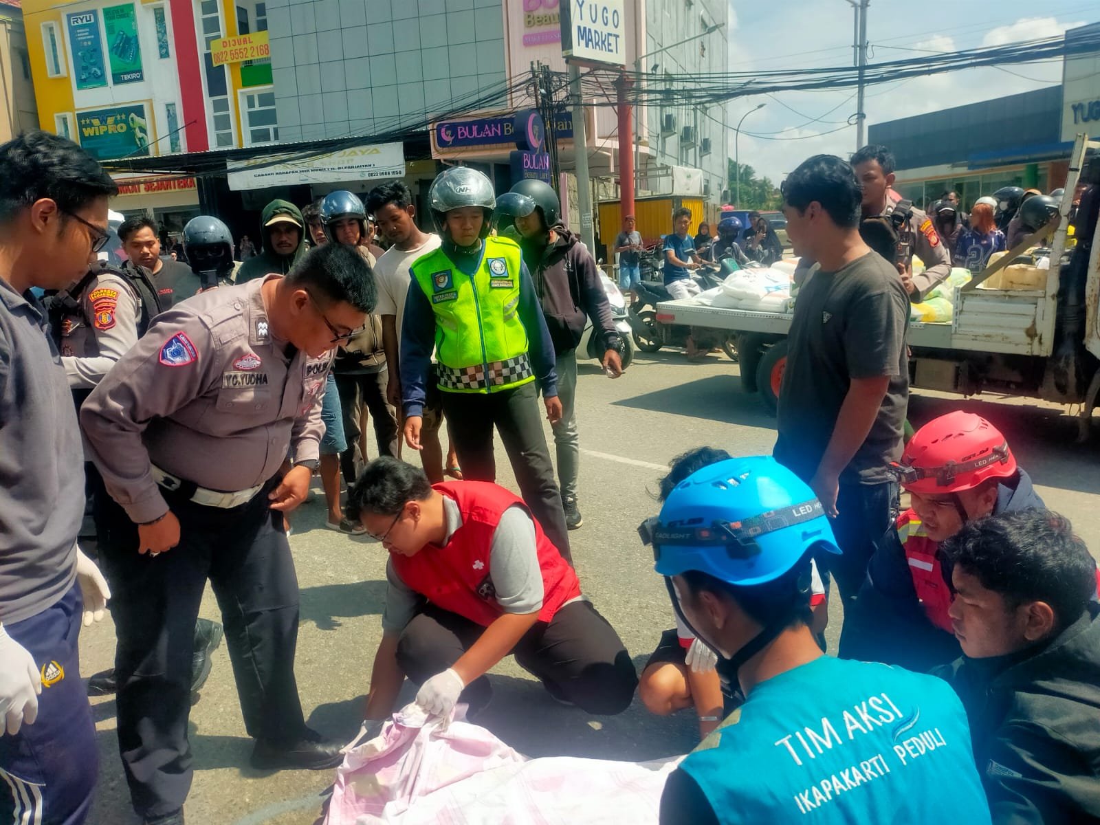 Pengendara sepeda motor perempuan berusia 64 tahun dilaporkan meninggal dunia setelah mengalami kecelakaan lalu lintas