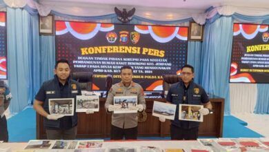 Jajaran Polda Kaltim saat merilis kasus ungkapan dugaan korupsi pembangunan RS Bekokong Kubar yang diduga merugikan negara Rp 4,1 miliar. (IST)