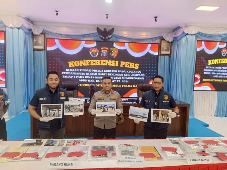 Jajaran Polda Kaltim saat merilis kasus ungkapan dugaan korupsi pembangunan RS Bekokong Kubar yang diduga merugikan negara Rp 4,1 miliar. (IST)
