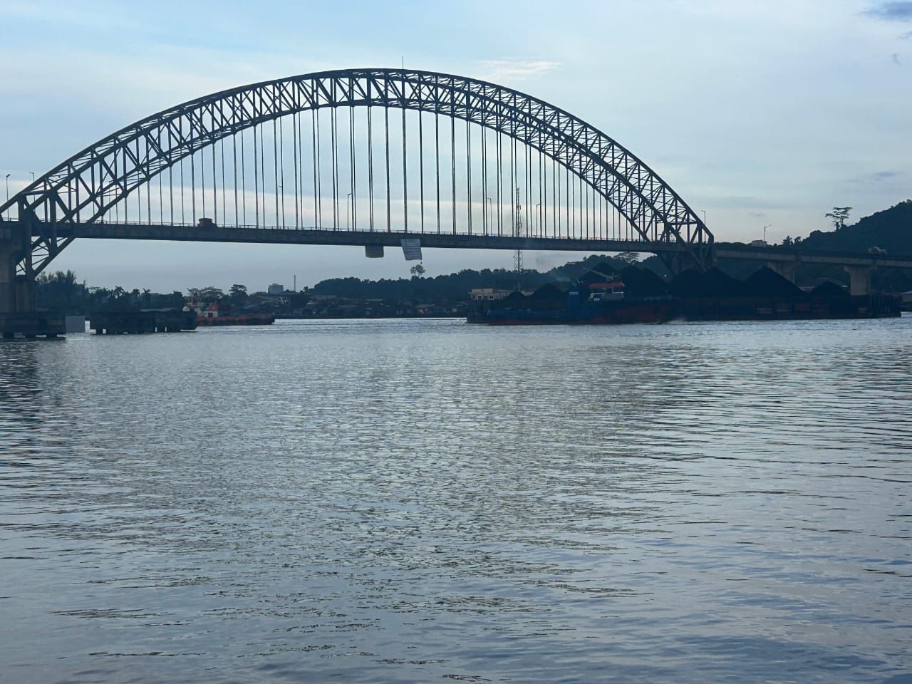 Kondisi Jembatan Mahulu yang berulang kali ditabrak dan terus menjadi perhatian serius bahkan dari para anggota DPRD Kaltim. (IST)