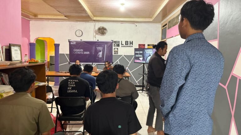 LBH Samarinda saat menyampaikan Catatan Akhir Tahunnya yang merangkum banyak peristiwa di Kaltim. (IST)