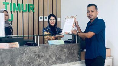 JAMPER Kaltim saat melakukan laporan proyek senilai Rp117,8 miliar terkait gedung Pandurata RSUD AWS di Kantor Kejati Kaltim. (IST)