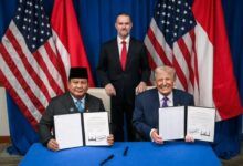 Prabowo Subianto resmi menandatangani perjanjian perdagangan timbal balik dengan Donald Trump di ibu kota Amerika Serikat.