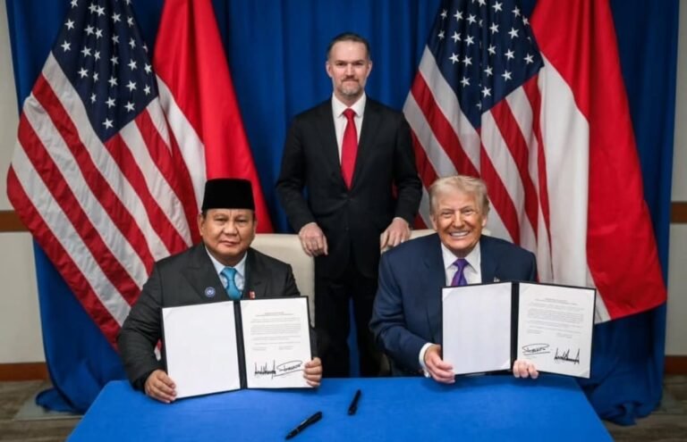 Prabowo Subianto resmi menandatangani perjanjian perdagangan timbal balik dengan Donald Trump di ibu kota Amerika Serikat.