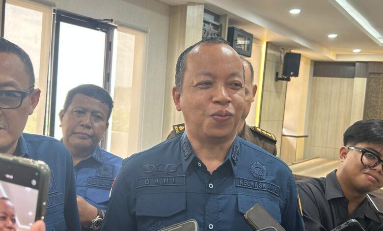 Asisten Pidana Khusus Kejati Kaltim, Gusti Hamdani yang menjelaskan kalau penyidikan kasus dugaan korupsi yang melibatkan nama CV AJI dan PT JMB berbeda berkas perkara. (IST)