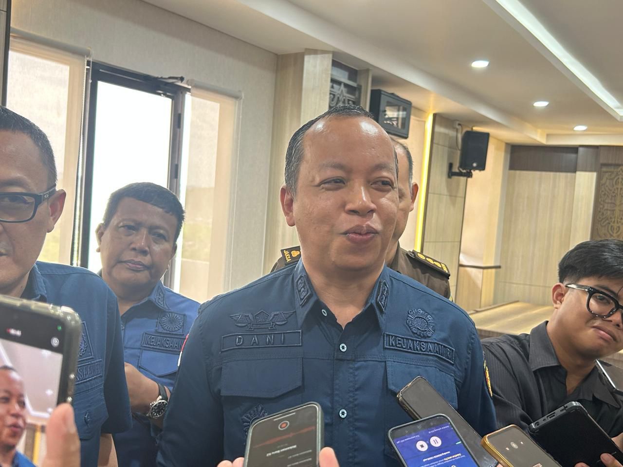 Asisten Pidana Khusus Kejati Kaltim, Gusti Hamdani yang menjelaskan kalau penyidikan kasus dugaan korupsi yang melibatkan nama CV AJI dan PT JMB berbeda berkas perkara. (IST)