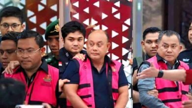 Mantan Kepala Badan Gizi Nasional (BGN) Dadan Hindayana serta dua eks Wakil Kepala BGN, Sony Sonjaya dan Lodewyk Pusung yang kini jadi tersangka kasus kurupsi