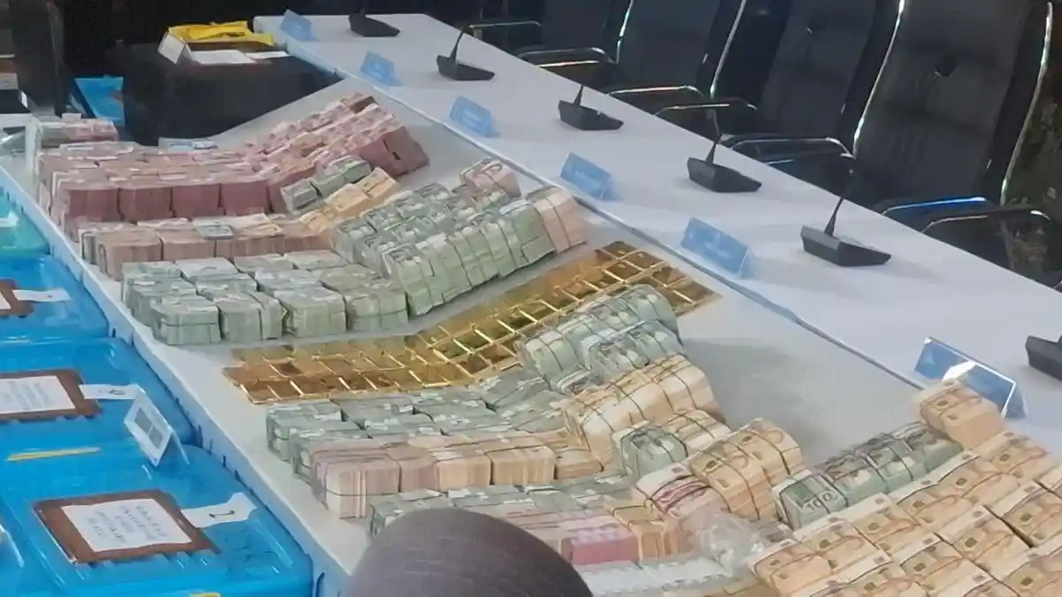 Barang Bukti kasus mantan Jaksa Agung Muda Tindak Pidana Khusus (Jampidsus) Kejaksaan Agung, Febrie Adriansyah (FA)