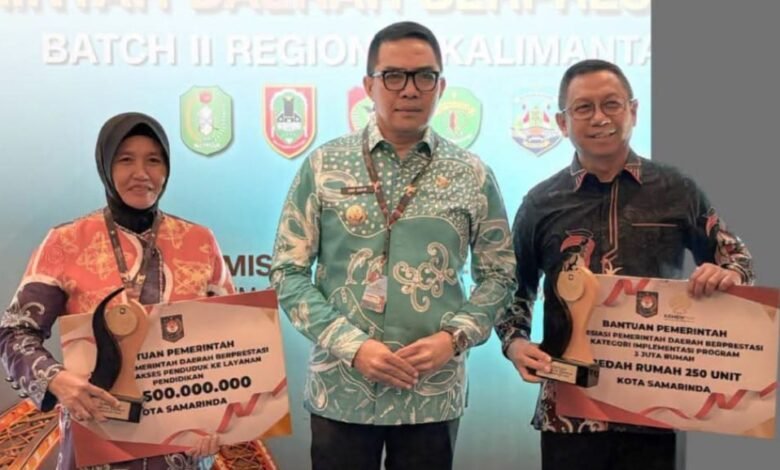 Pemerintah Kota Samarinda kembali menorehkan capaian dalam ajang Apresiasi Kinerja Pemerintah Daerah Berprestasi 2026 Batch II Regional Kalimantan