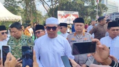 Andi Harun mengikuti pelaksanaan shalat Istisqa di halaman parkir Balai Kota Samarinda, Jumat (11/9/2026) pagi.