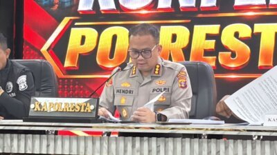 Kapolresta Samarinda, Kombes Pol Hendri Umar saat melakukan konferensi pers yang digelar di Mako Polresta Samarinda, Jumat (9/10/2026).